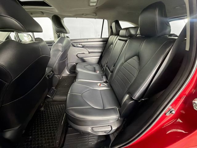 Used 2020 Toyota Highlander XLE AWD/4WD image 23