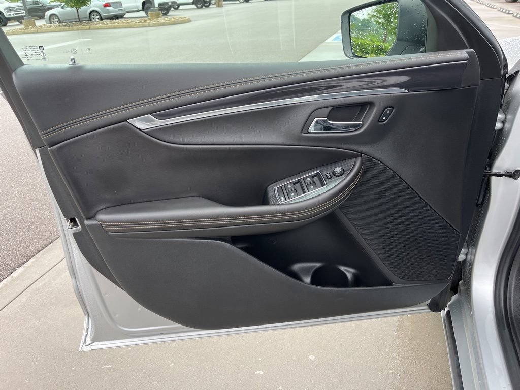 Used 2016 Chevrolet Impala LT FWD image 5