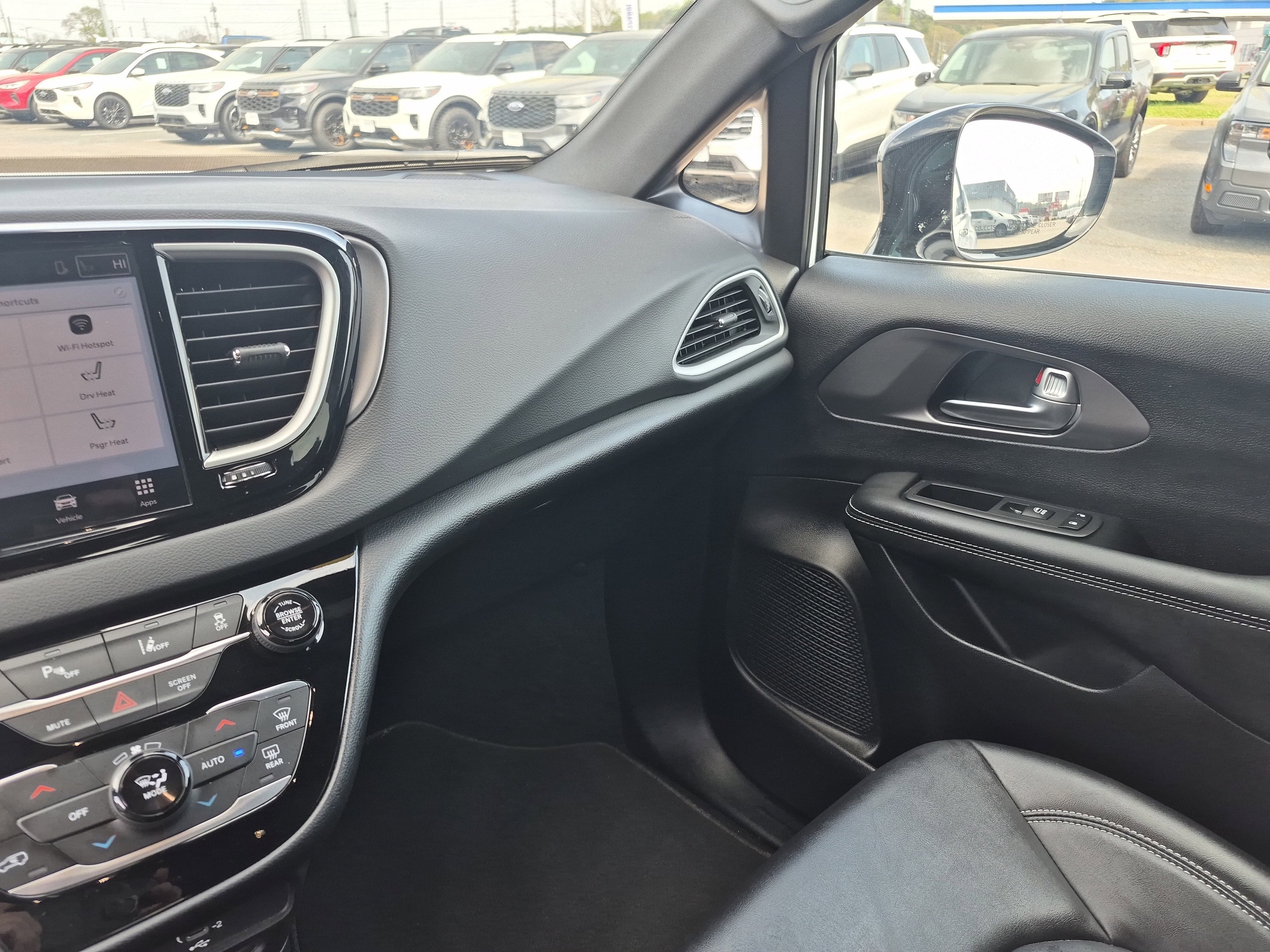 Used 2026 Chrysler Pacifica Select image 20