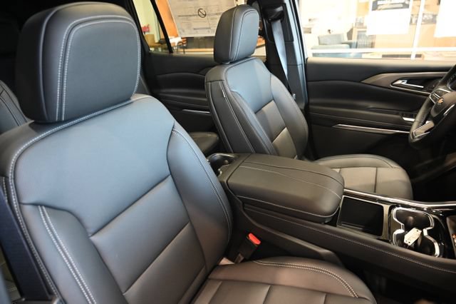 New 2027 Chevrolet Traverse LT w/ Sun and Wheel Package FWD image 8