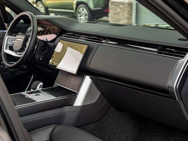 New 2026 Land Rover Range Rover SE image 30