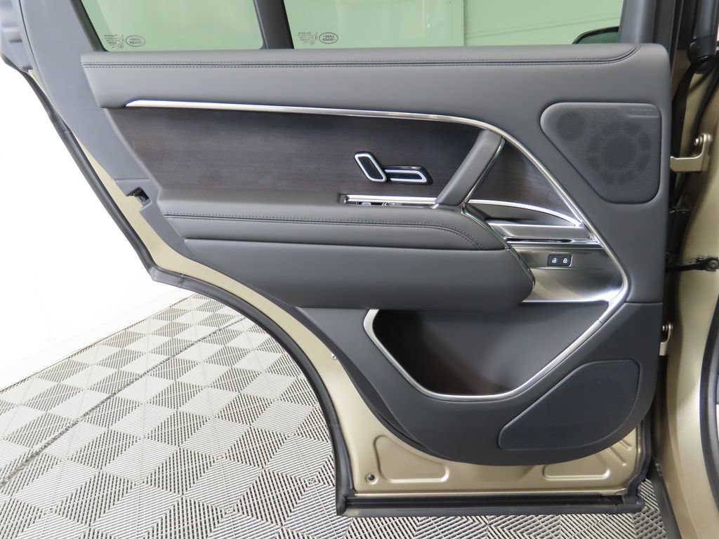 New 2025 Land Rover Range Rover SE image 27