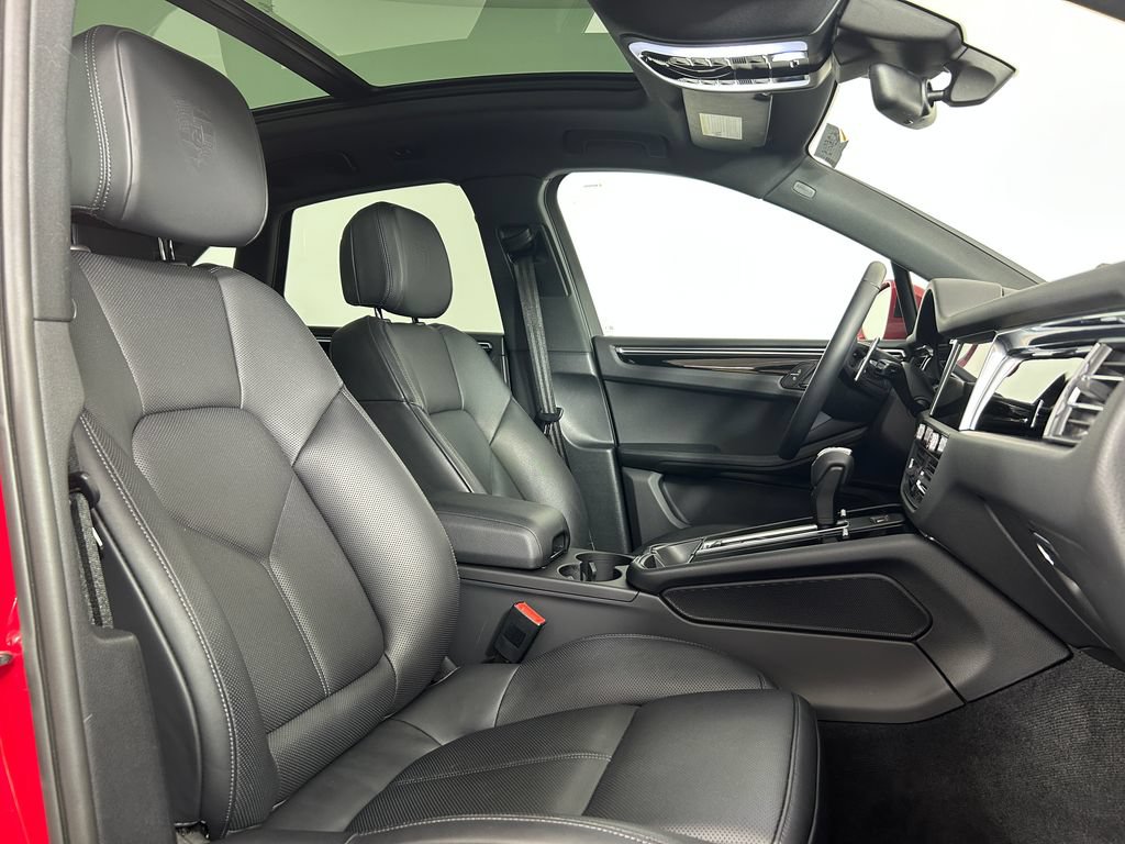 Certified 2025 Porsche Macan AWD/4WD image 22