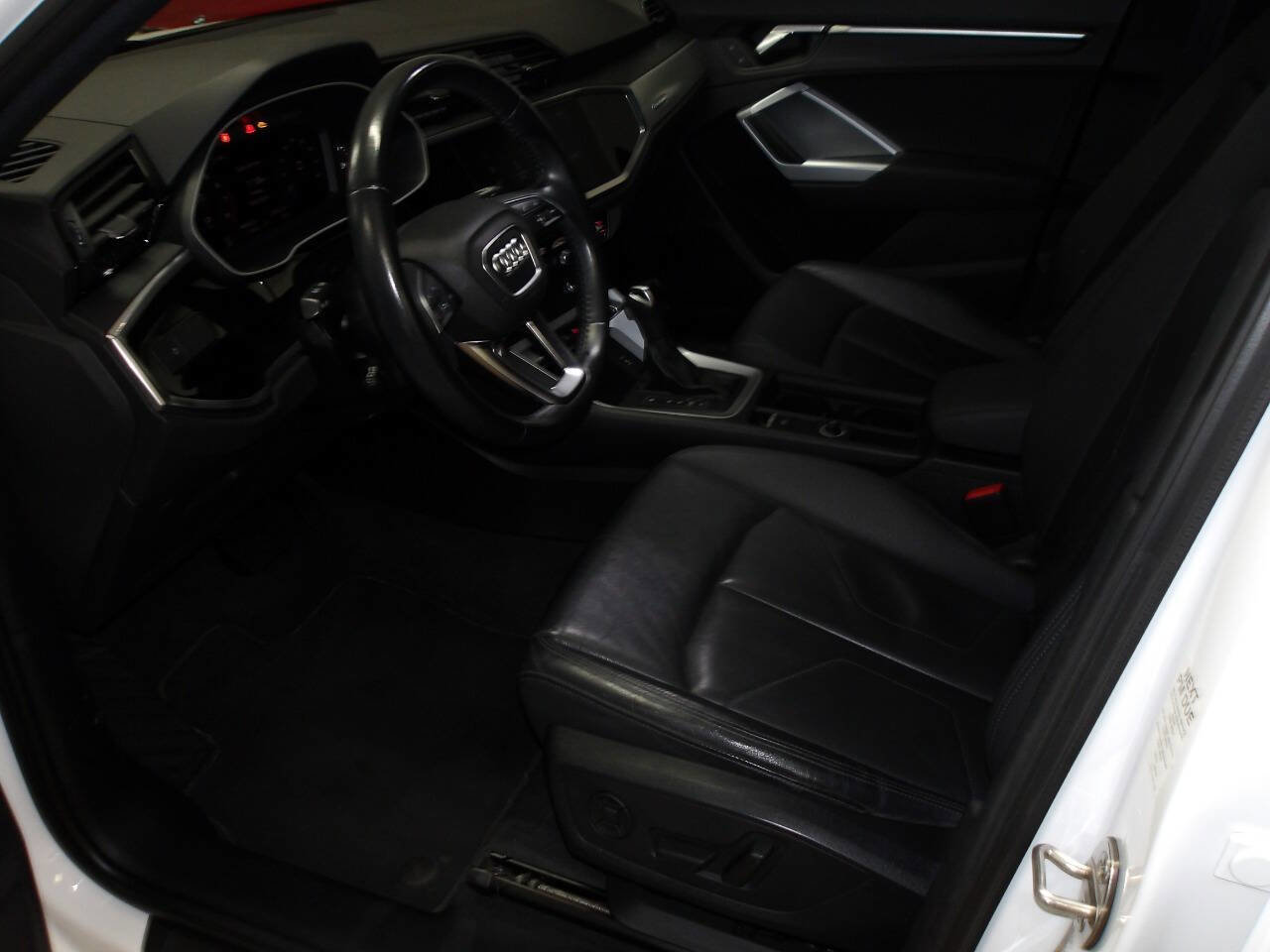 Used 2019 Audi Q3 2.0T Premium image 11