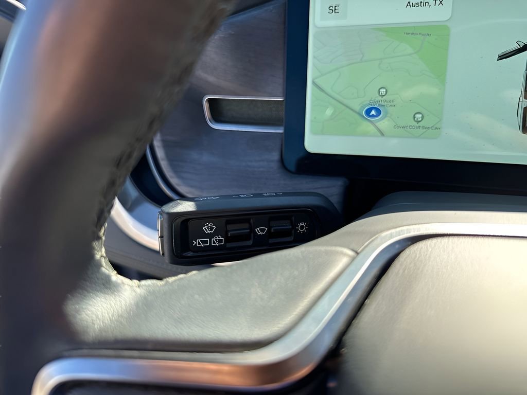 Used 2024 Rivian R1S Adventure image 31