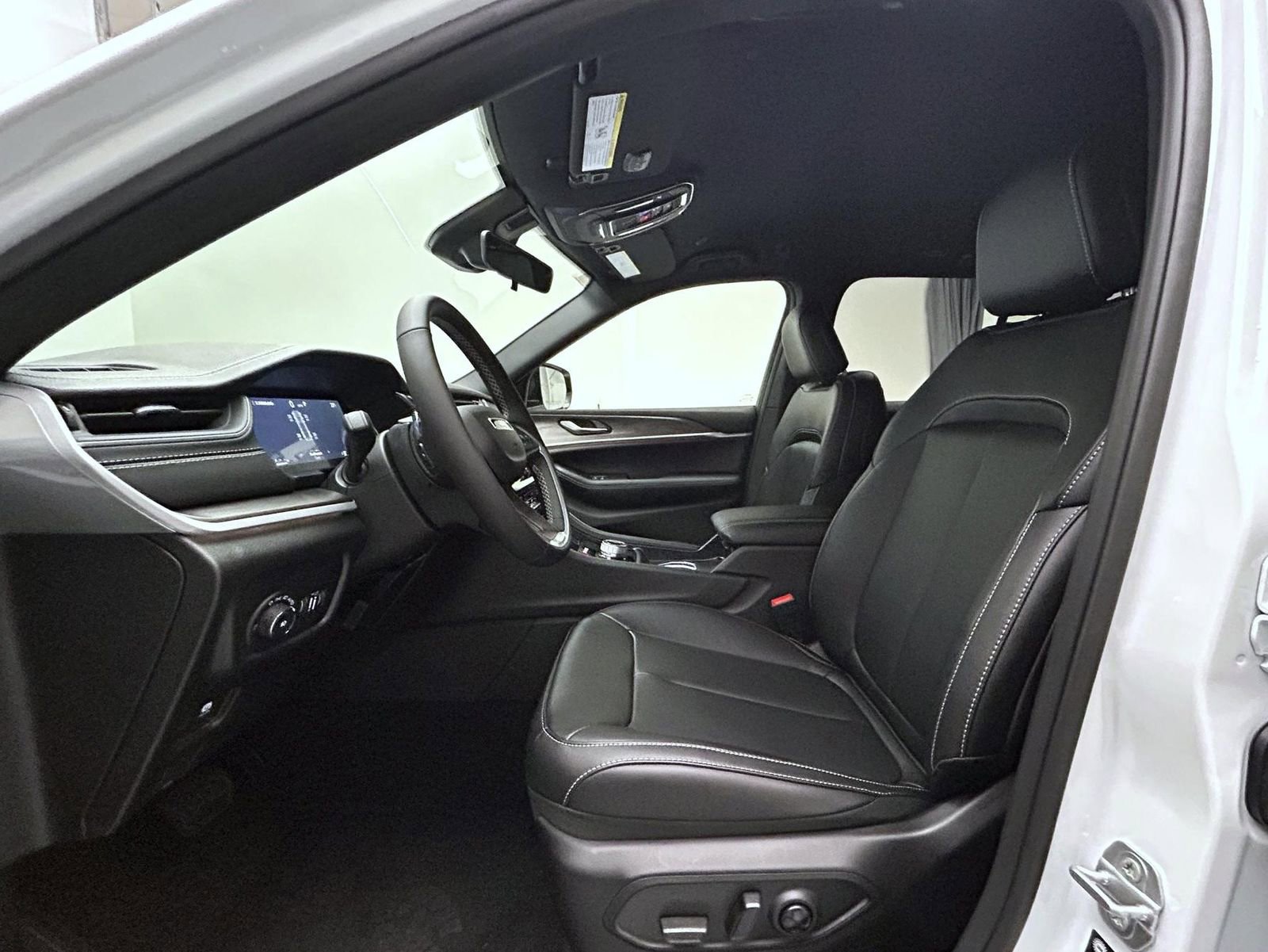 New 2025 Jeep Grand Cherokee Limited image 10