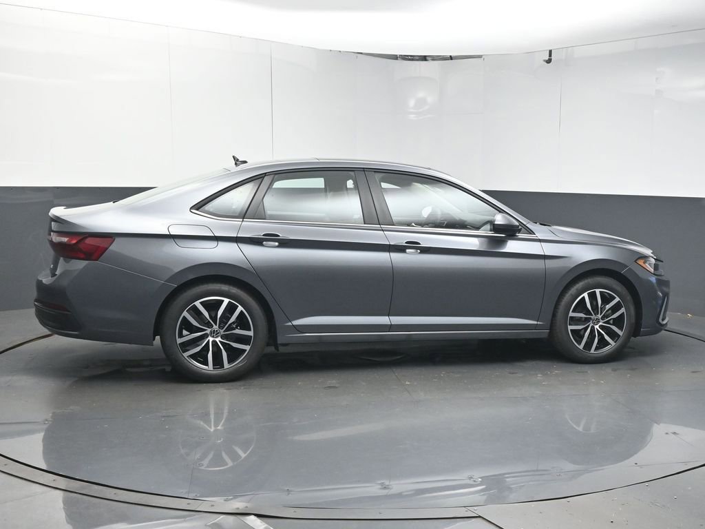 New 2026 Volkswagen Jetta SE FWD image 8