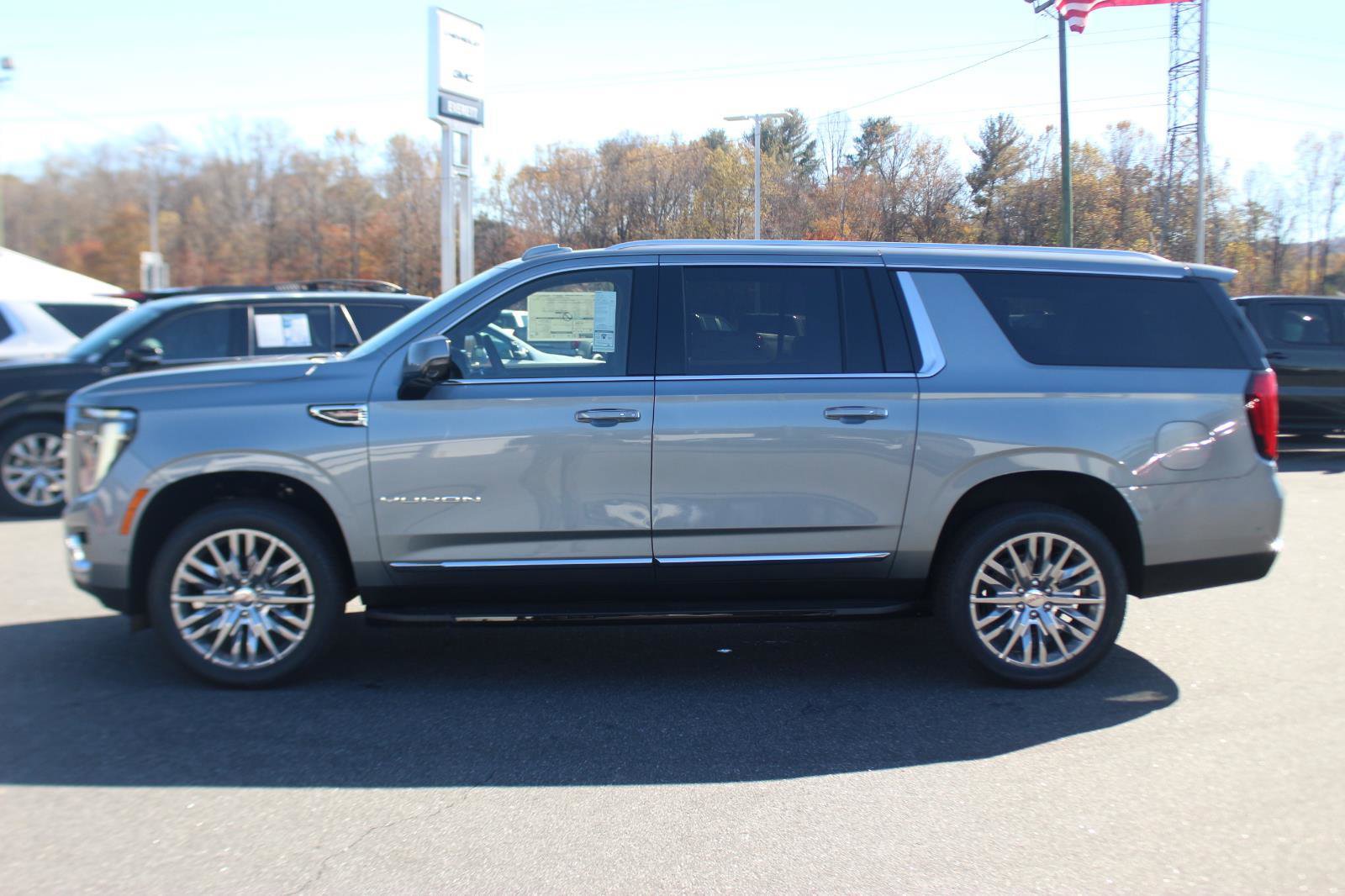 New 2026 GMC Yukon XL Elevation w/ LPO, Floor Liner Package image 4