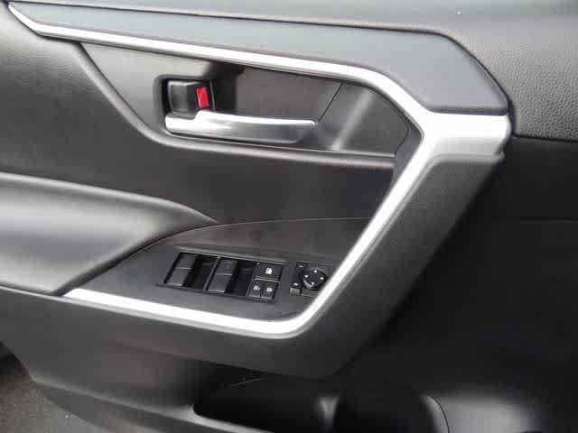 Used 2020 Toyota RAV4 XLE w/ Convenience Package AWD/4WD image 9