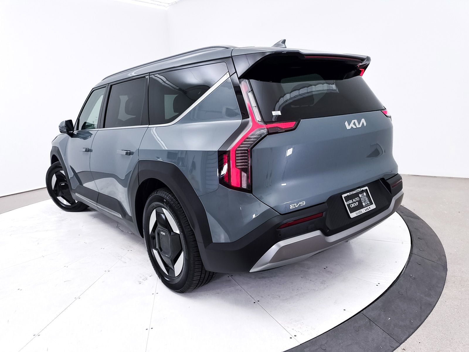 Used 2024 Kia EV9 Wind image 2