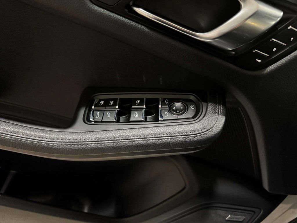 Used 2024 Porsche Macan image 8