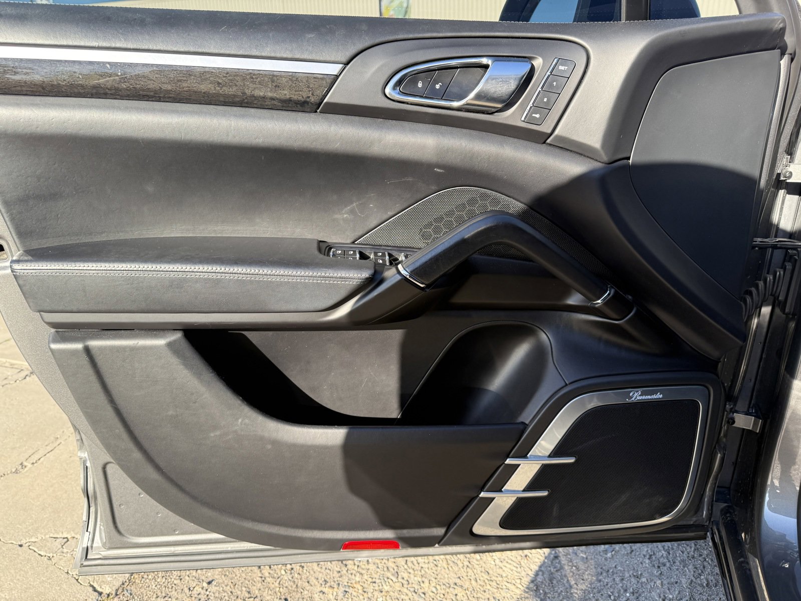 Used 2016 Porsche Cayenne Turbo S image 16