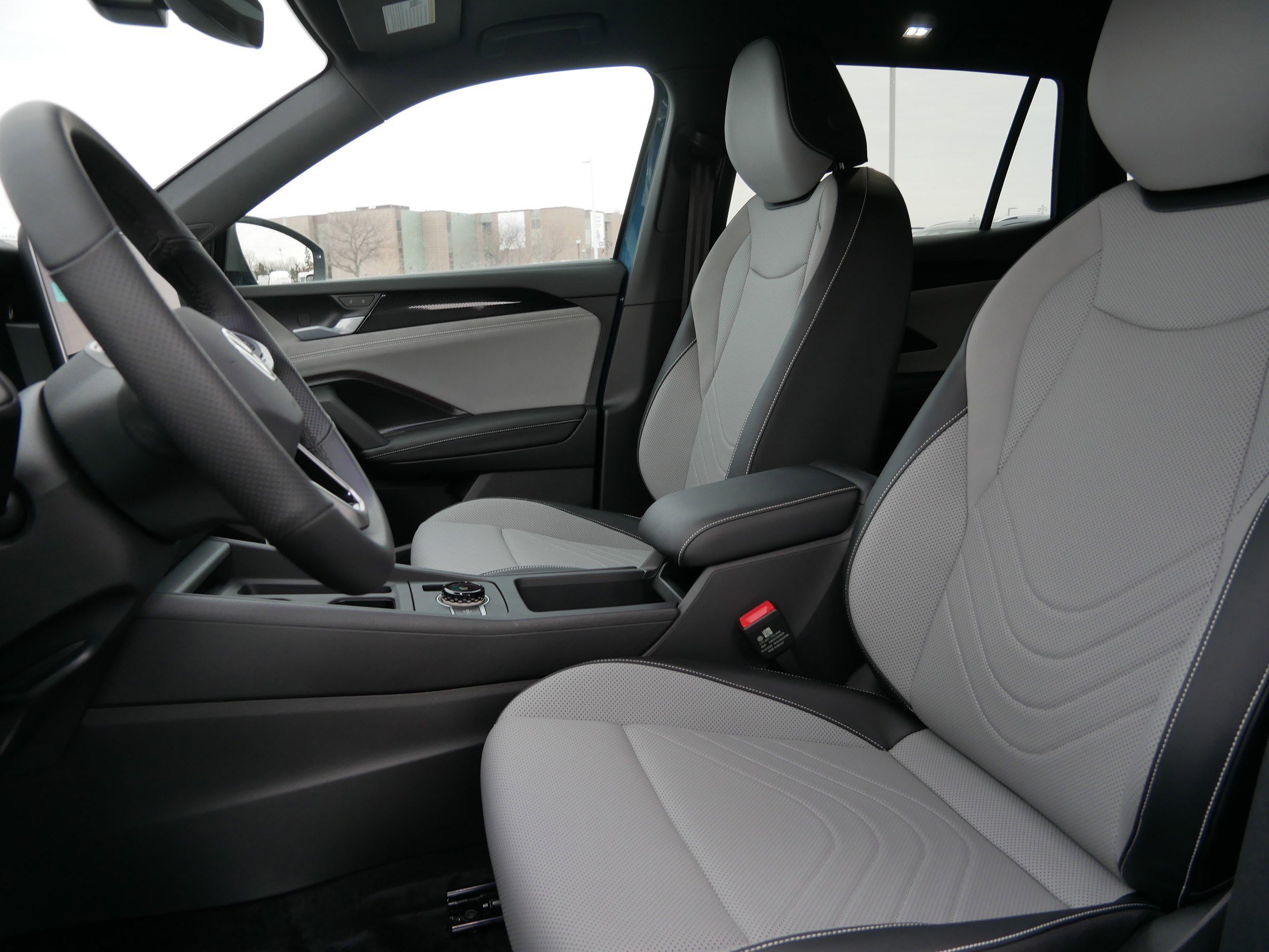 New 2026 Volkswagen Tiguan SE R-Line image 4