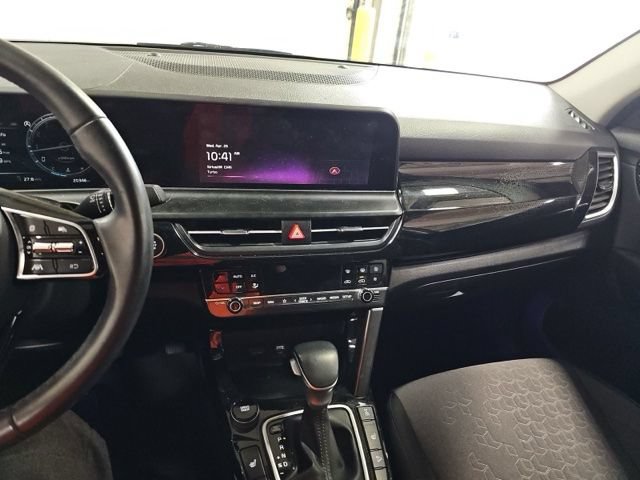 Used 2024 Kia Seltos S AWD/4WD image 11