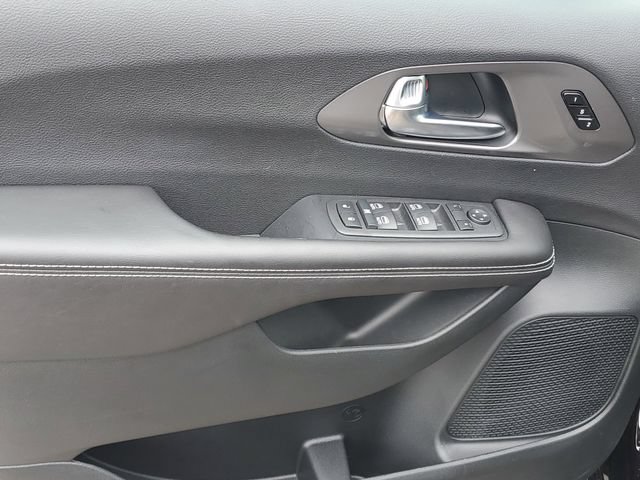 New 2026 Chrysler Pacifica Select w/ S Appearance Package FWD image 16