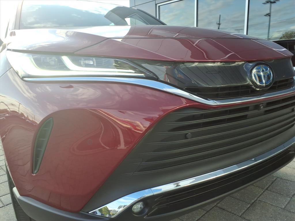 Used 2023 Toyota Venza Limited image 11