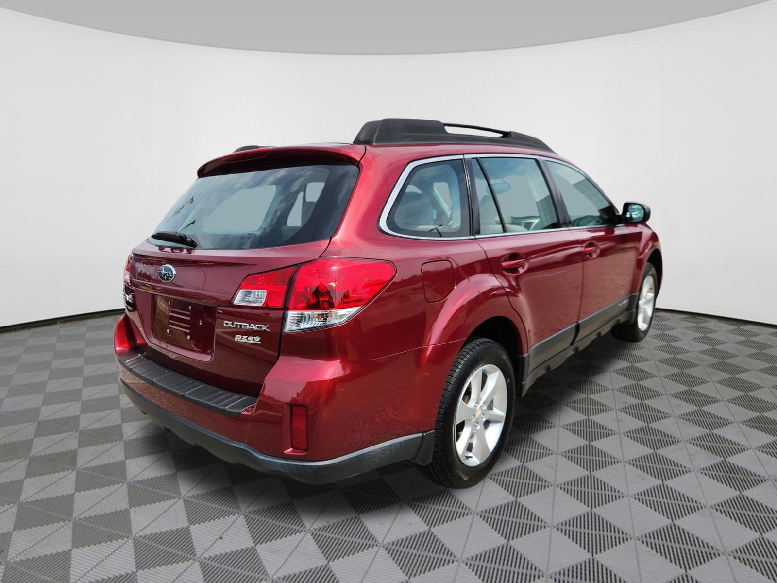 Used 2014 Subaru Outback 2.5i AWD/4WD image 4