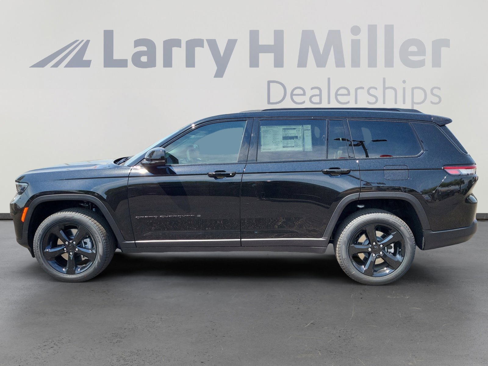 New 2025 Jeep Grand Cherokee L Limited w/ Black Appearance Package image 3