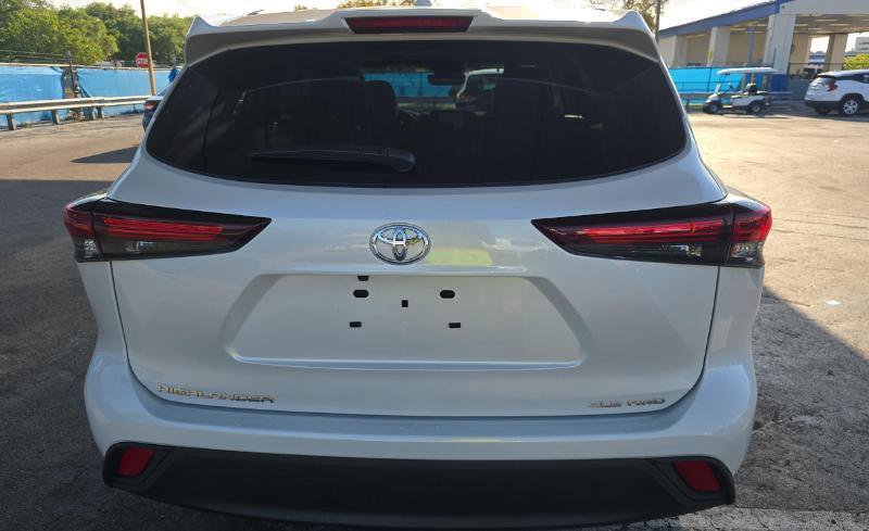 Used 2025 Toyota Highlander XLE image 5