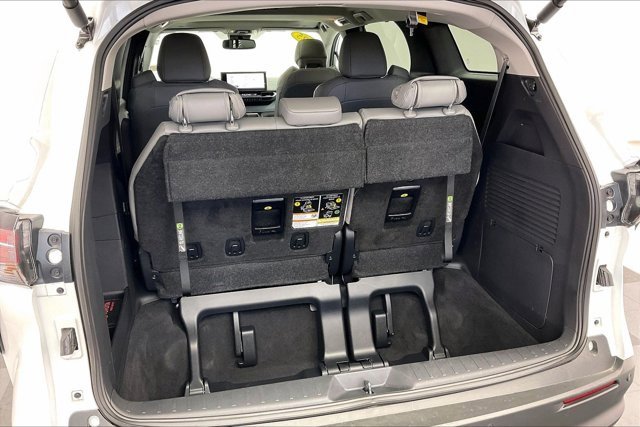 Used 2025 Toyota Sienna XLE image 28