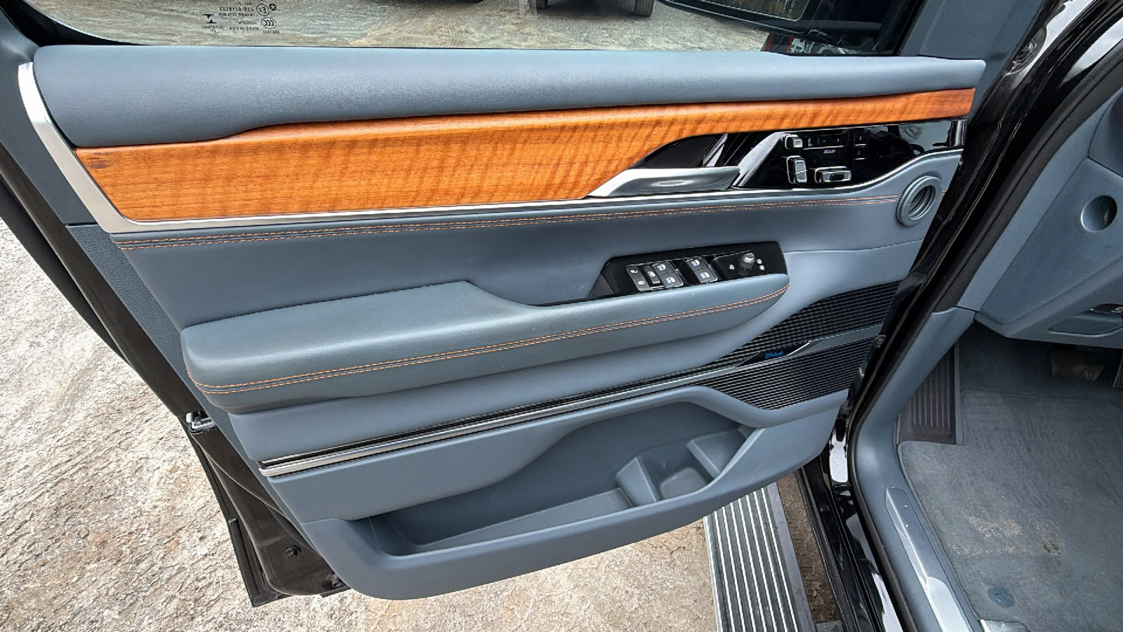 Certified 2022 Jeep Grand Wagoneer Series II AWD/4WD image 14