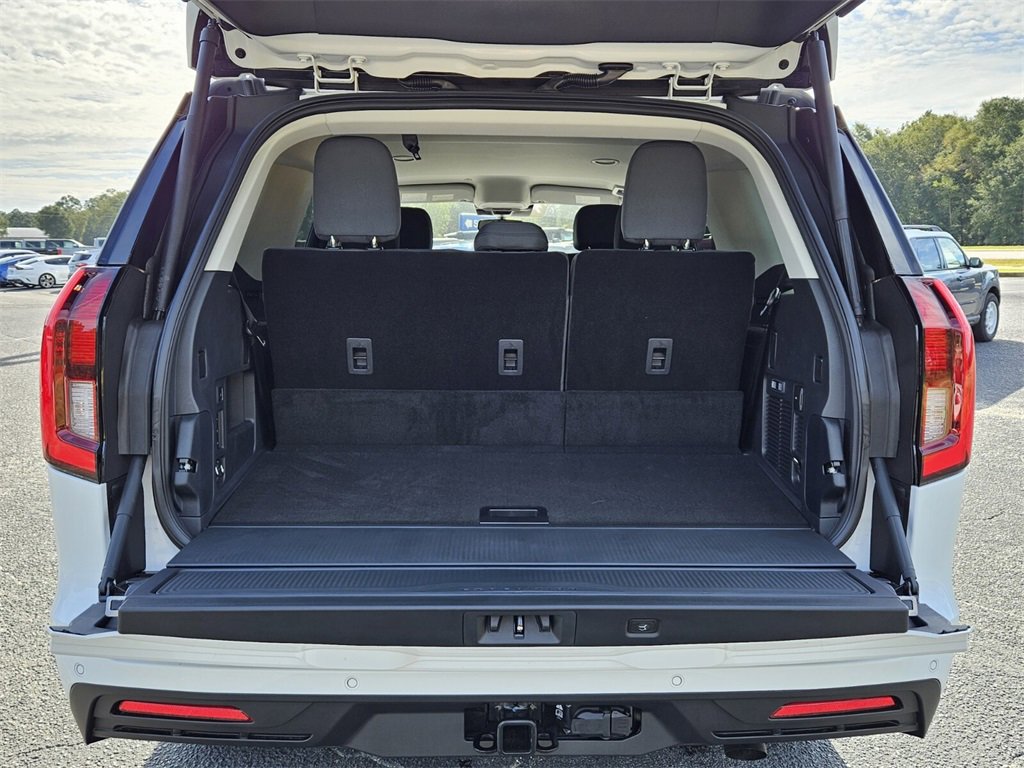 New 2025 Ford Expedition Active image 11