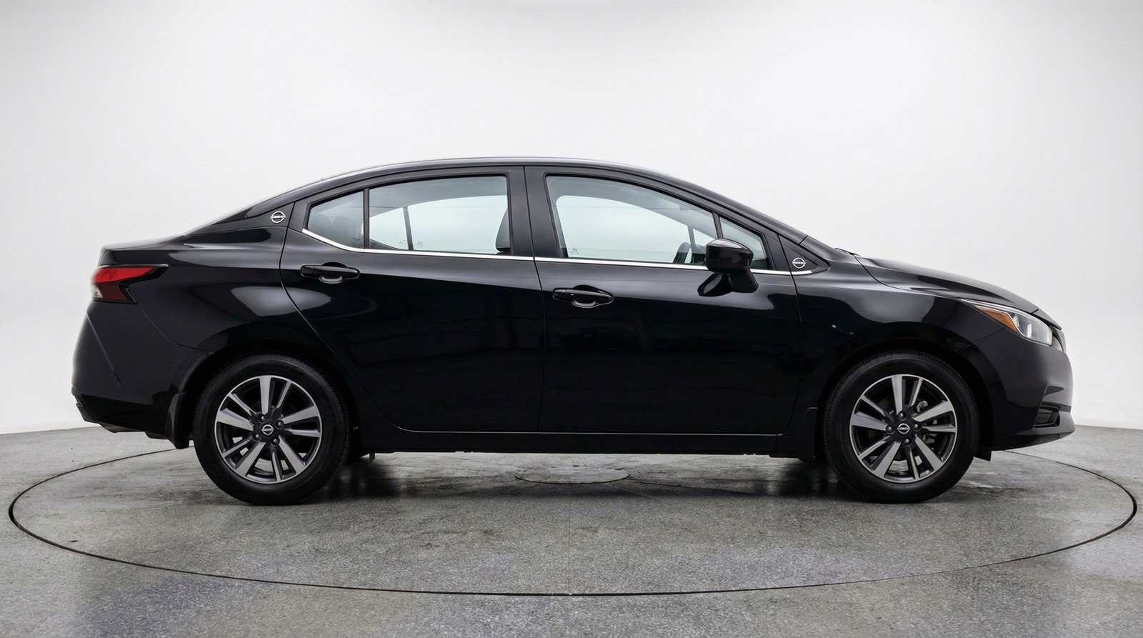 Used 2025 Nissan Versa SV image 11