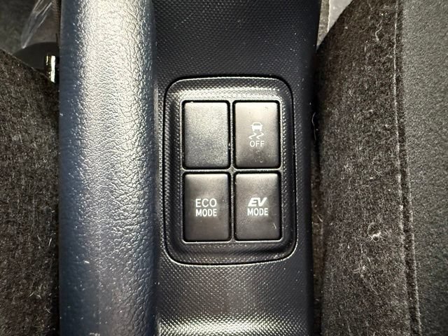 Used 2015 Toyota Prius C Two FWD image 34