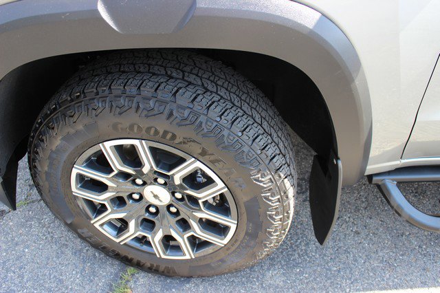 Used 2023 Chevrolet Colorado Z71 image 4