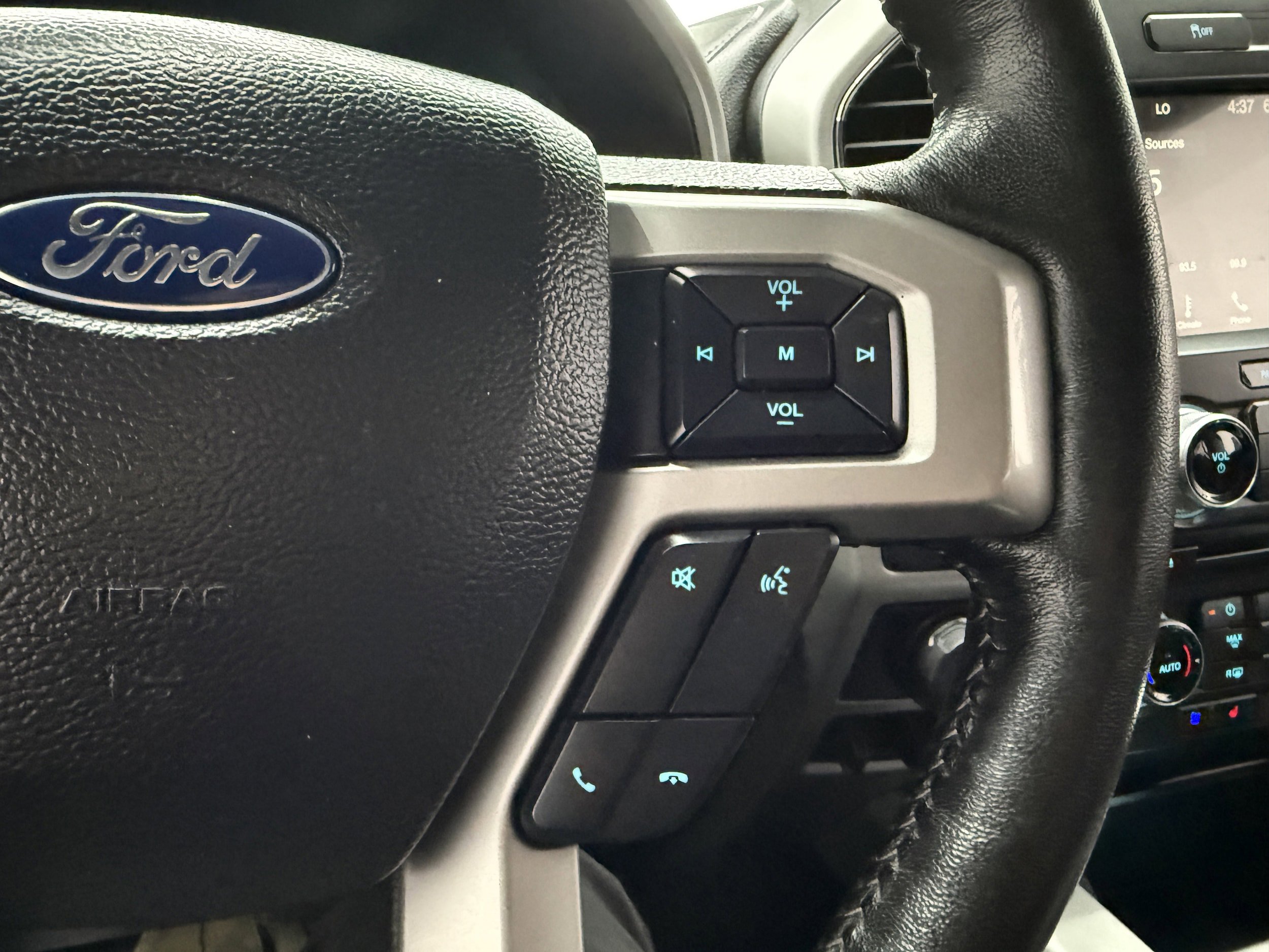 Used 2018 Ford F150 Lariat w/ Equipment Group 502A Luxury AWD/4WD image 12