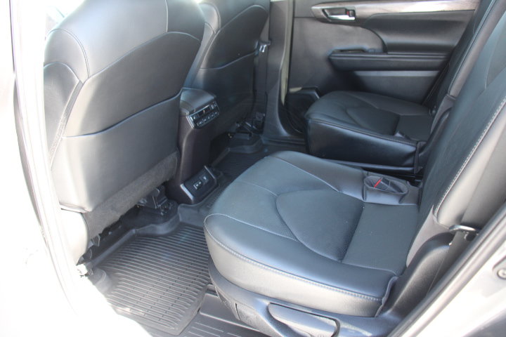 Used 2022 Toyota Highlander Platinum AWD/4WD image 14
