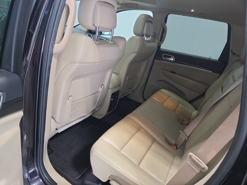 Used 2019 Jeep Grand Cherokee Limited AWD/4WD image 25