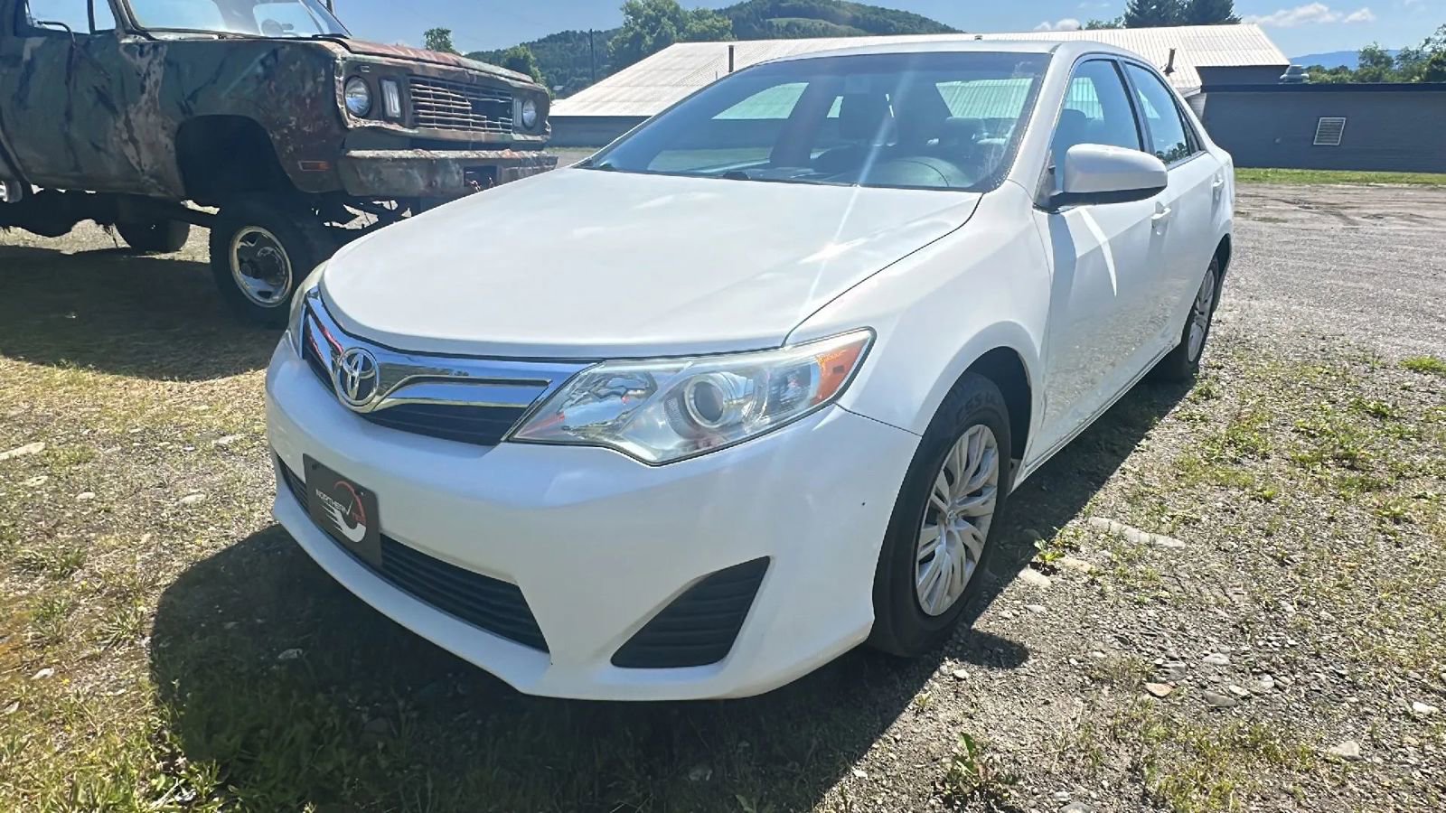 Used 2014 Toyota Camry L FWD image 1