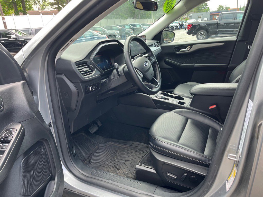 Used 2023 Ford Escape Platinum image 9