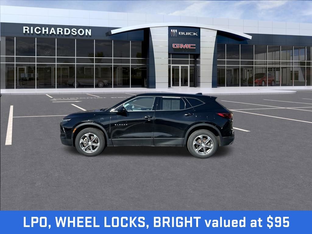 Used 2023 Chevrolet Blazer LT image 2