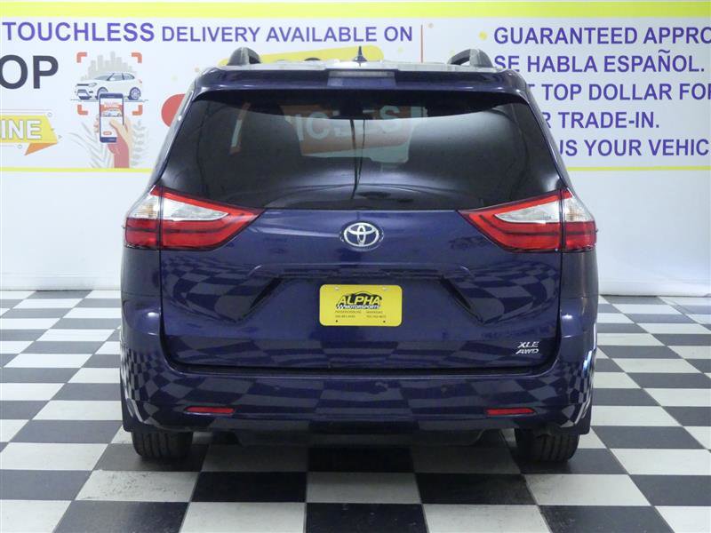 Used 2019 Toyota Sienna XLE w/ XLE Navigation Package image 5