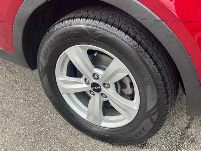 Used 2022 Kia Sorento LX image 9