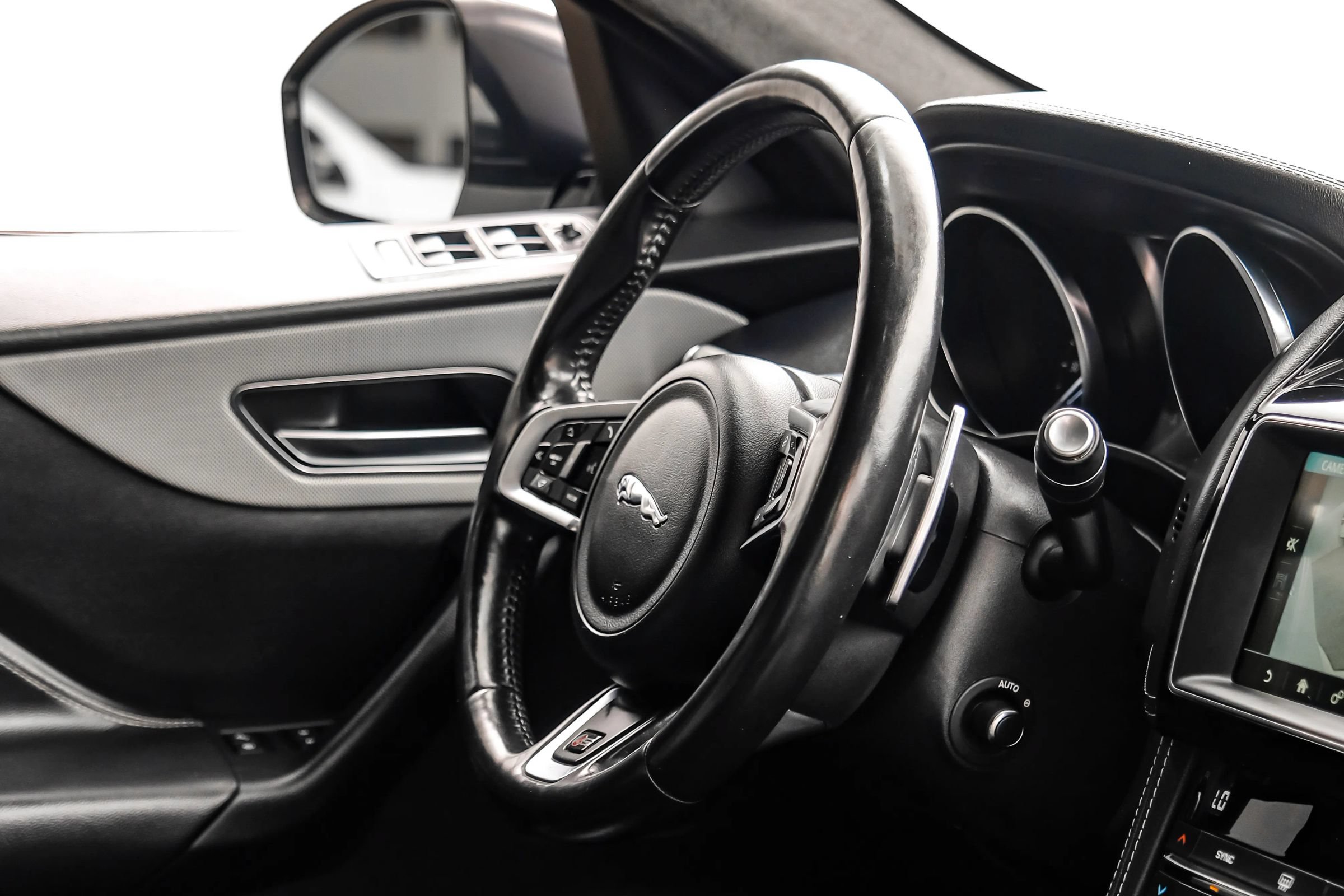 Used 2020 Jaguar F-PACE S AWD/4WD image 10