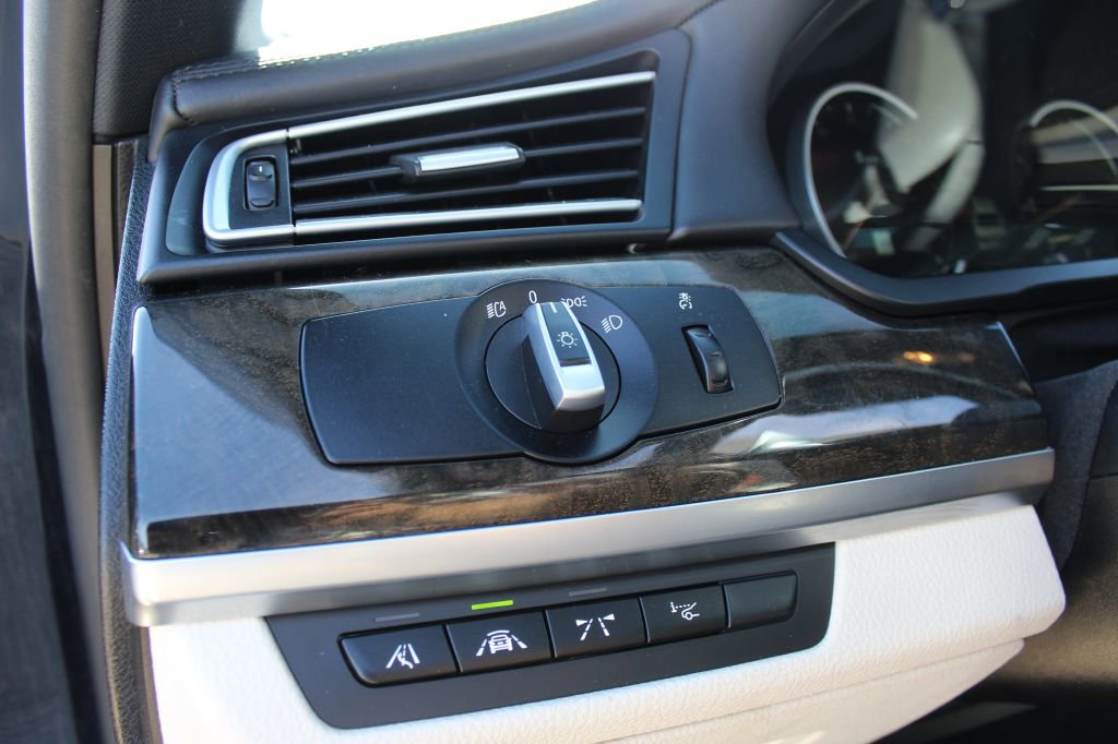 Used 2014 BMW 750Li xDrive AWD/4WD image 16
