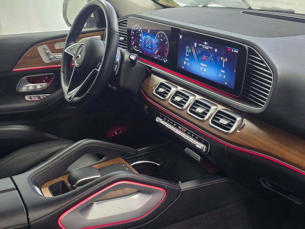 Used 2025 Mercedes-Benz GLE 350 4MATIC w/ Driver Assistance Package image 29