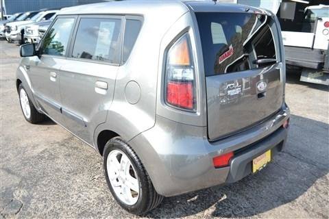 Used 2010 Kia Soul + FWD image 9