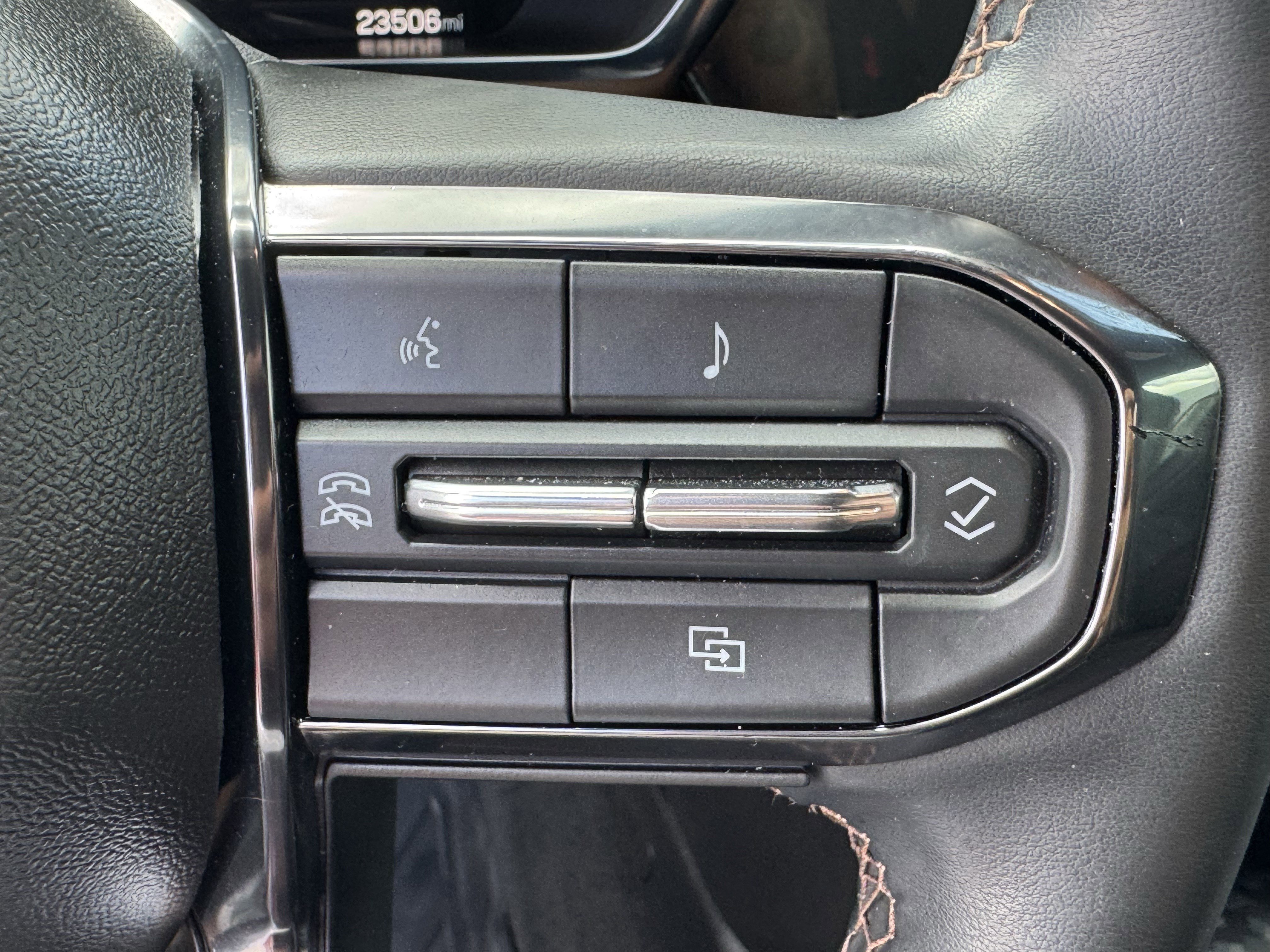 Used 2024 GMC Canyon AT4 w/ Technology Package image 23