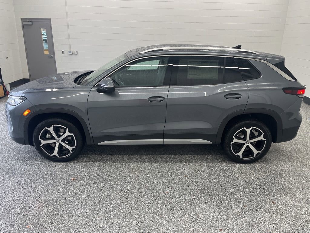 New 2026 Volkswagen Tiguan SE AWD/4WD image 2