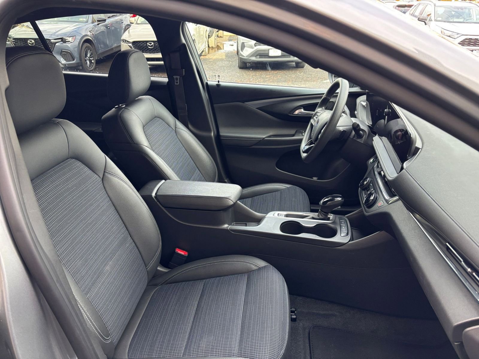 Used 2025 Buick Envista Preferred image 27