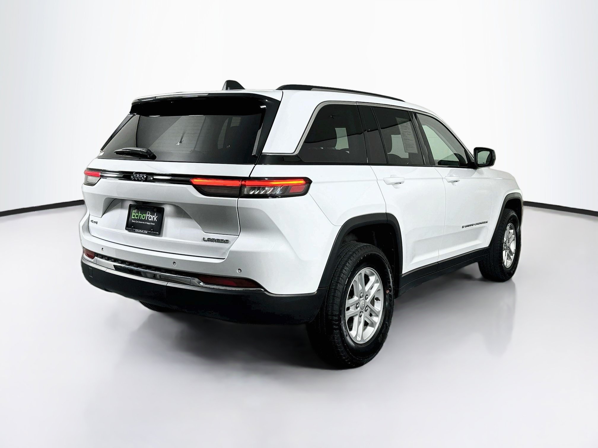 Used 2023 Jeep Grand Cherokee Laredo w/ Luxury Tech Group I AWD/4WD image 9