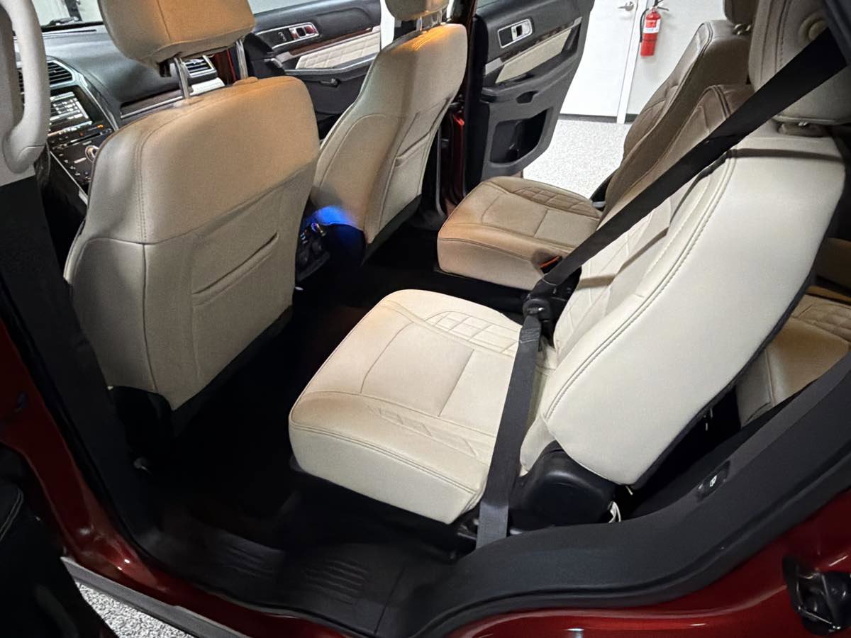 Used 2016 Ford Explorer Platinum AWD/4WD image 29