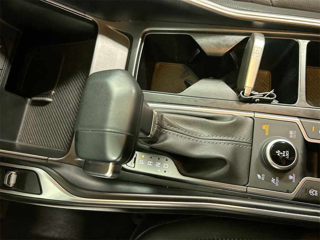 Certified 2025 Kia Sorento S image 18