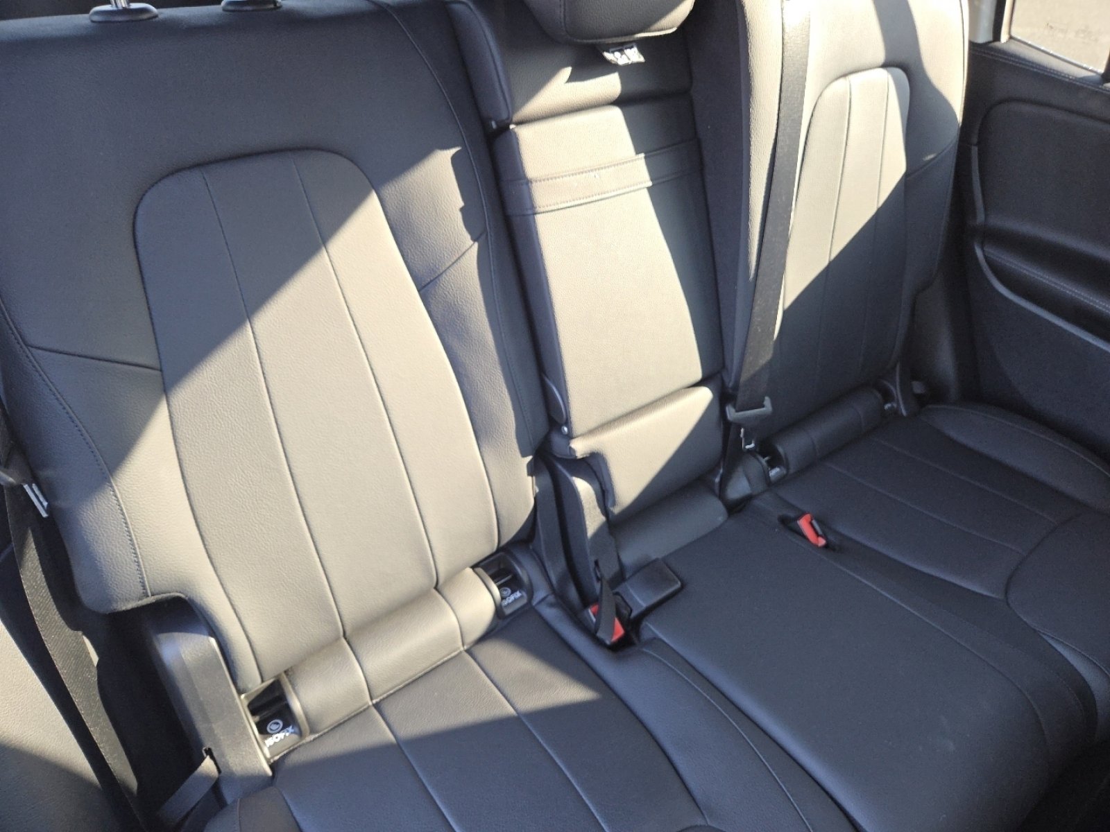 Used 2022 Mercedes-Benz GLB 250 4MATIC image 24