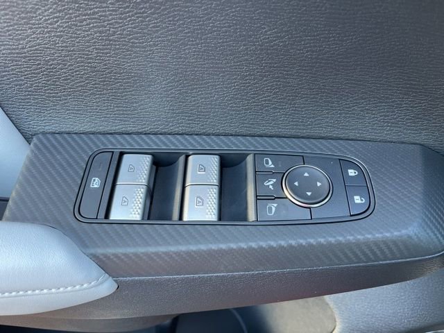 New 2025 Mitsubishi Outlander SE image 11