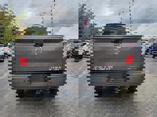 Used 2016 Nissan Titan SL image 6